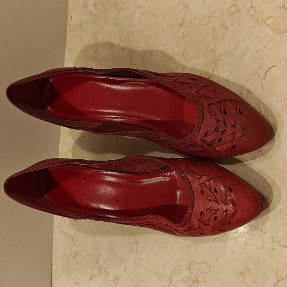 Vintage Shoes - Vintage Red Leather Kitten Heel Pumps - Size 7
